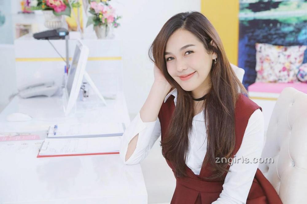 他居然当老婆面和保姆暧昧