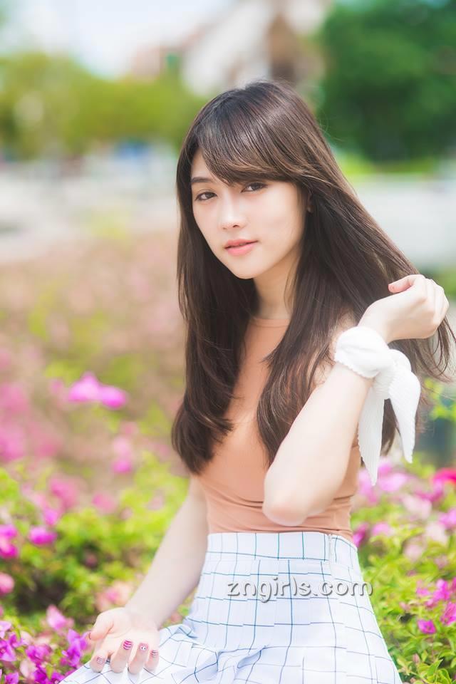 嫂子爱上我 嫂子让我把她风衣脱了