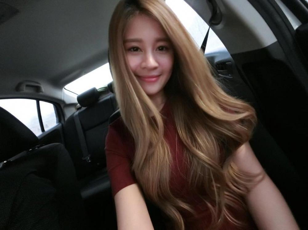 无翼乌全彩漫画大全少 美女四肢被绑在床扒衣