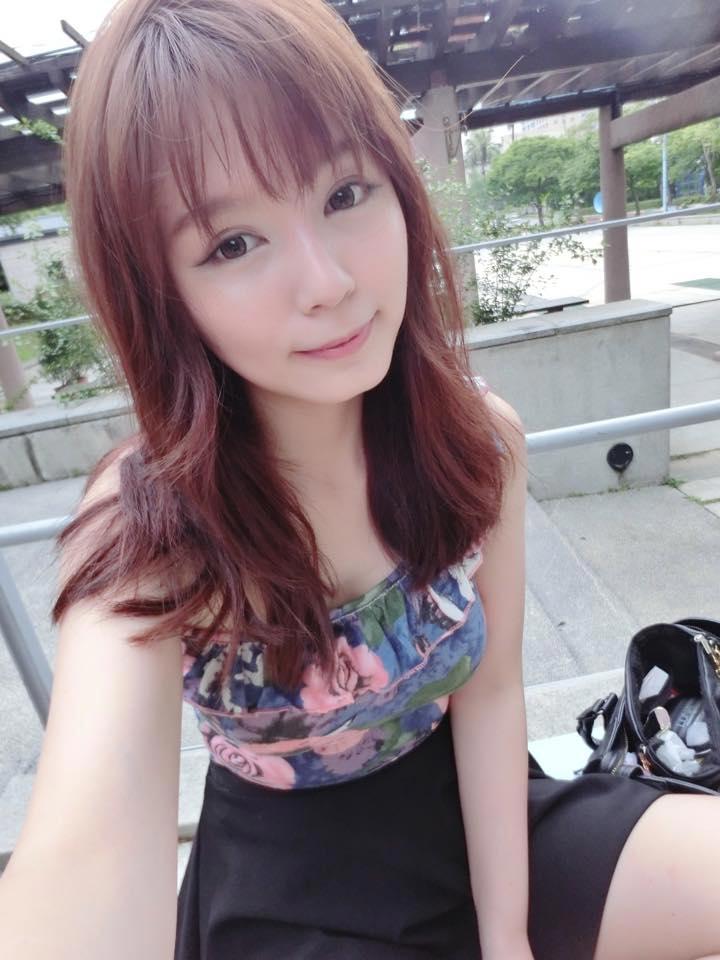 性感温柔的女友竟背着我做小姐