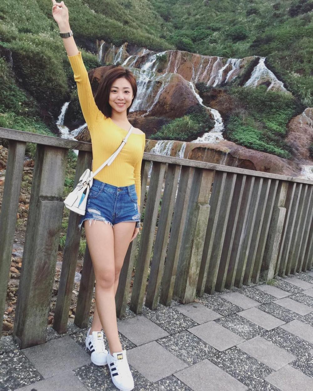 小姨子是害羞的女孩 在衣橱里被我用舌头游走全身