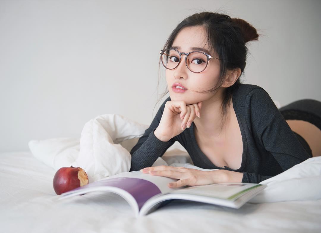 口述弟弟不会行男女事，我亲身给他做示范