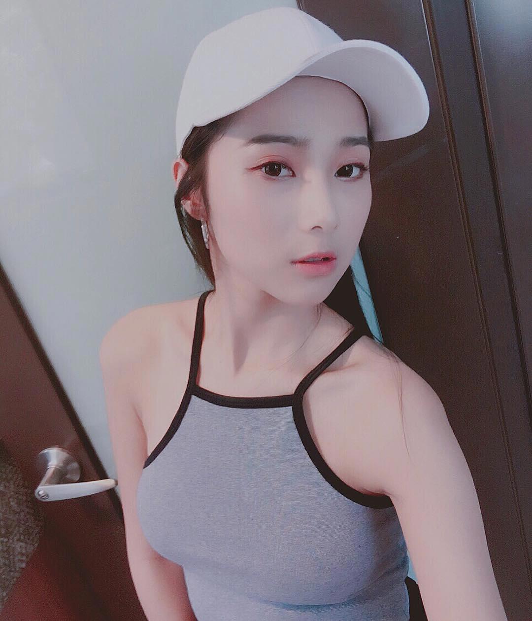 帅哥和美女抓胸在床上 破女视频免费观看