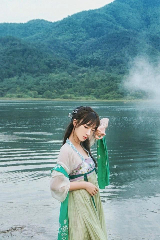 中年女人夜晚寂寞难耐 偷偷与网友一夜艳遇