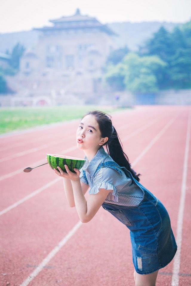 自己泄欲被发现后 小姨子竟以此做要挟让我吃那里