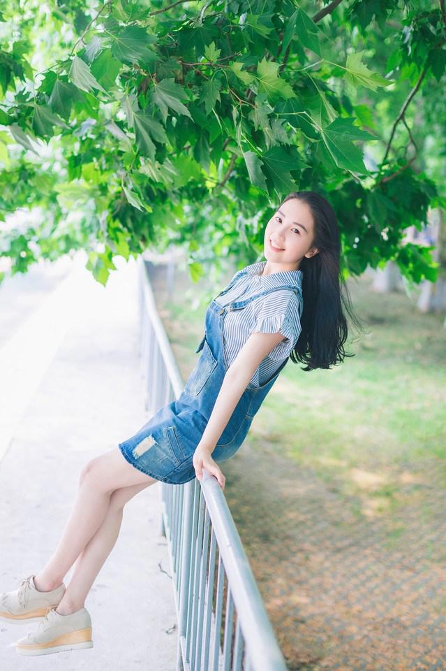 肮脏的灵魂！半百男人身后藏了三个女人