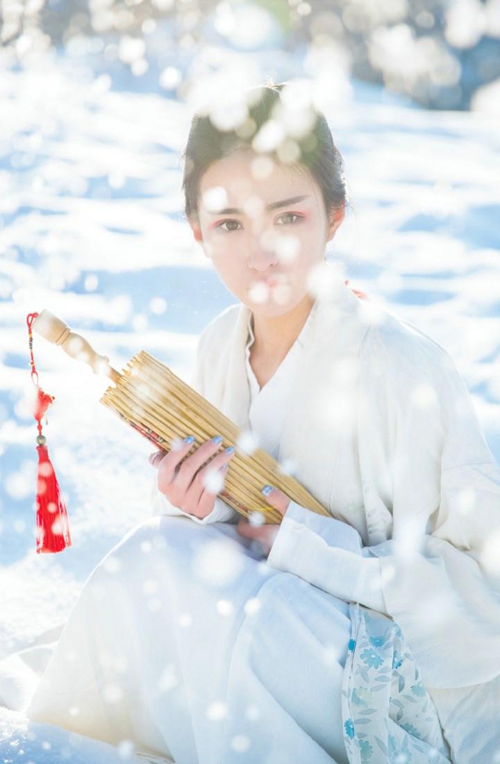 我哥醉酒后，竟然将我婆婆扑倒在沙发上，后果不堪设想…