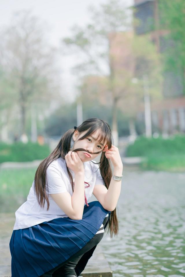榕树下的等待