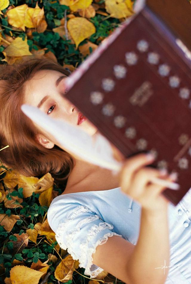 性生活不快乐,用按摩棒才让我发出满足而潮湿的呻吟…