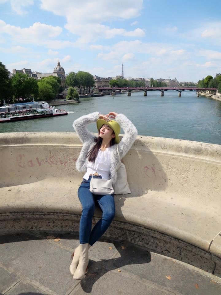 淑女的欲望高涨 公园中跨坐在壮汉身上一直摇