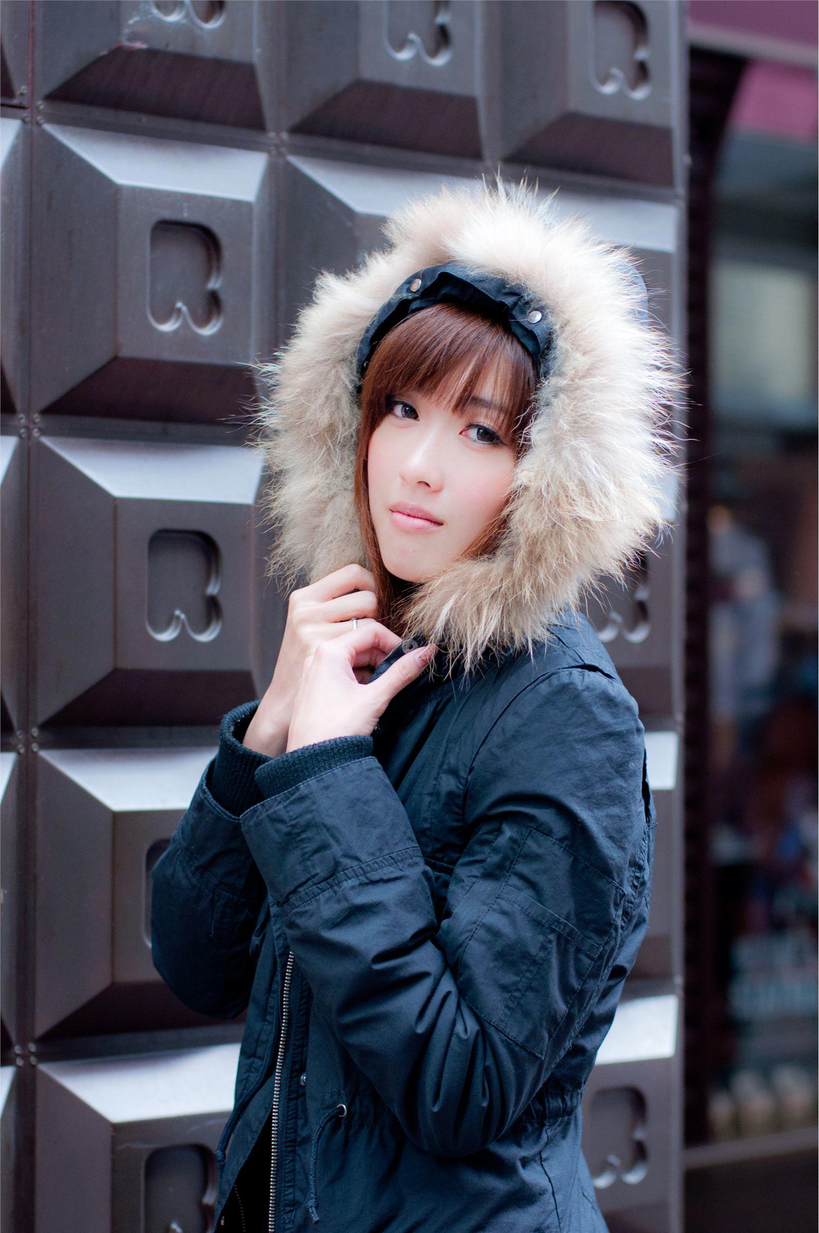 穿绿裙子的女人