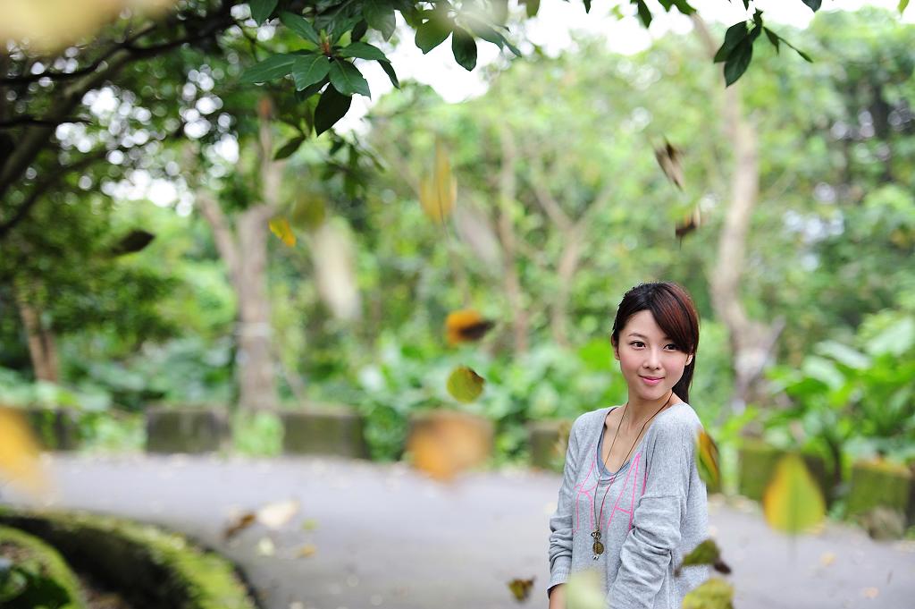 公主小妹好性感 每日每夜赖我床上要我帮她小树林浇水