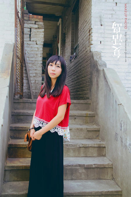 妍丽