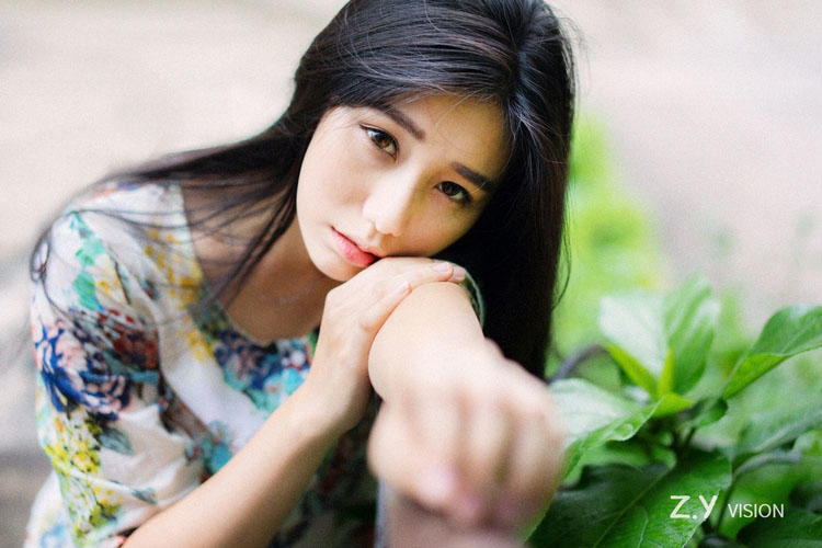 我和熟妇邻居的性事(1)他常常来扒开我雪白大腿挺进挺出