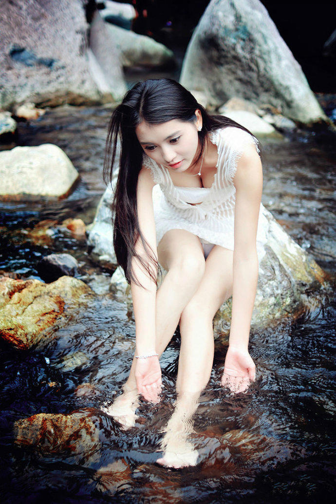 女自慰 视觉的刺激和自慰自己满足自己