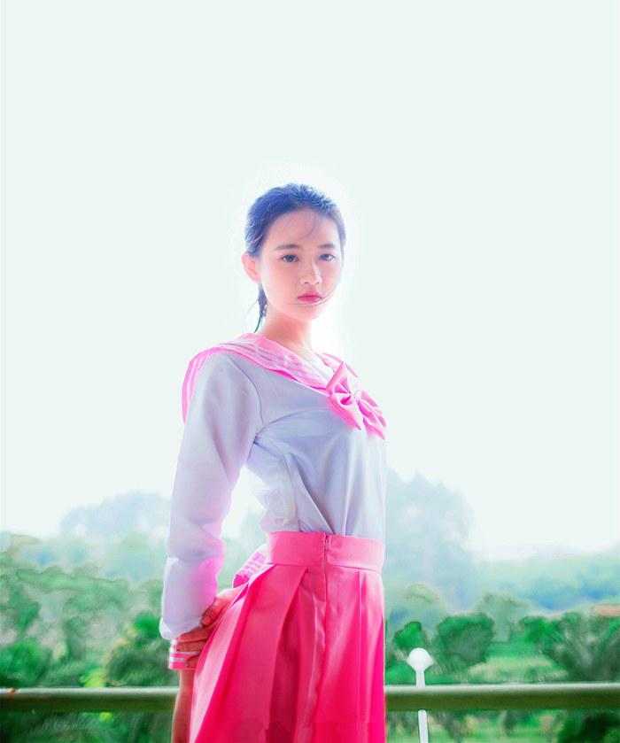 天真男保安被妩媚少妇诱惑玩弄