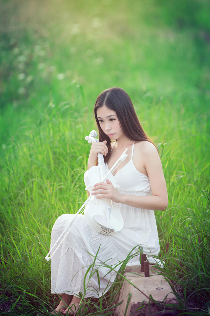 我与漂亮女同学在网吧包厢里发生的性爱故事