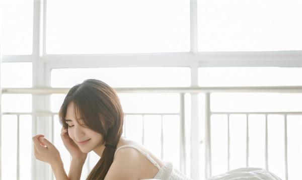 酒意朦胧之间 一陌生男子将我带回了家开始脱衣服