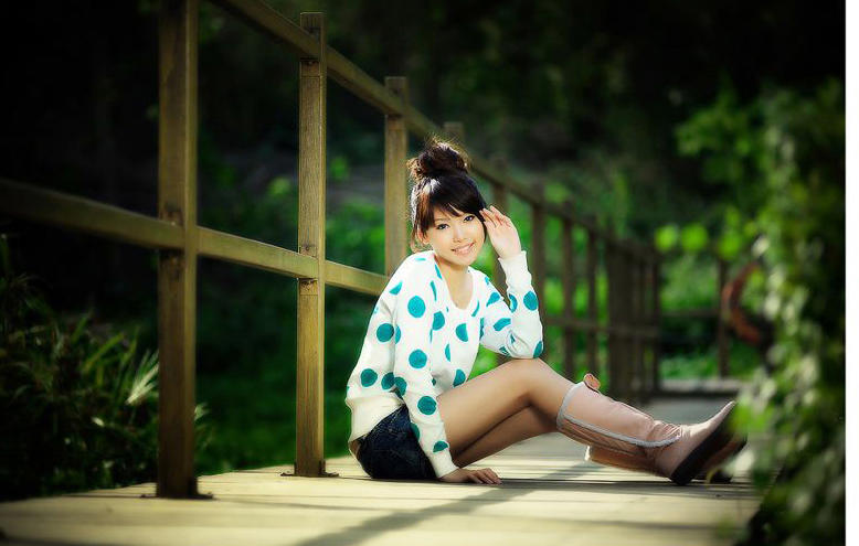 用力吸奶头 日的她受不了 啊用力啊再深点哥我的厨师生涯