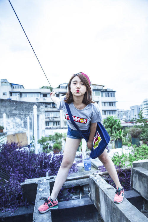 一曲红颜泪,几回憔悴痴守,终不过滚滚红尘