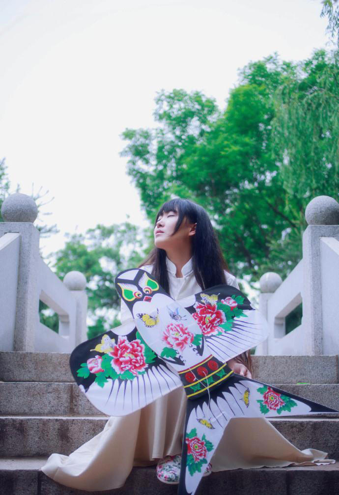 产婆帮狐狸精接生，狐狸精报恩_灵异故事