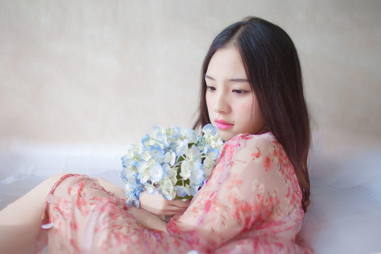 那夜,我和大咪女同事在宾馆激情四射