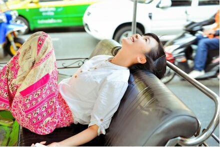 他在我和初恋女友之间摇摆不定