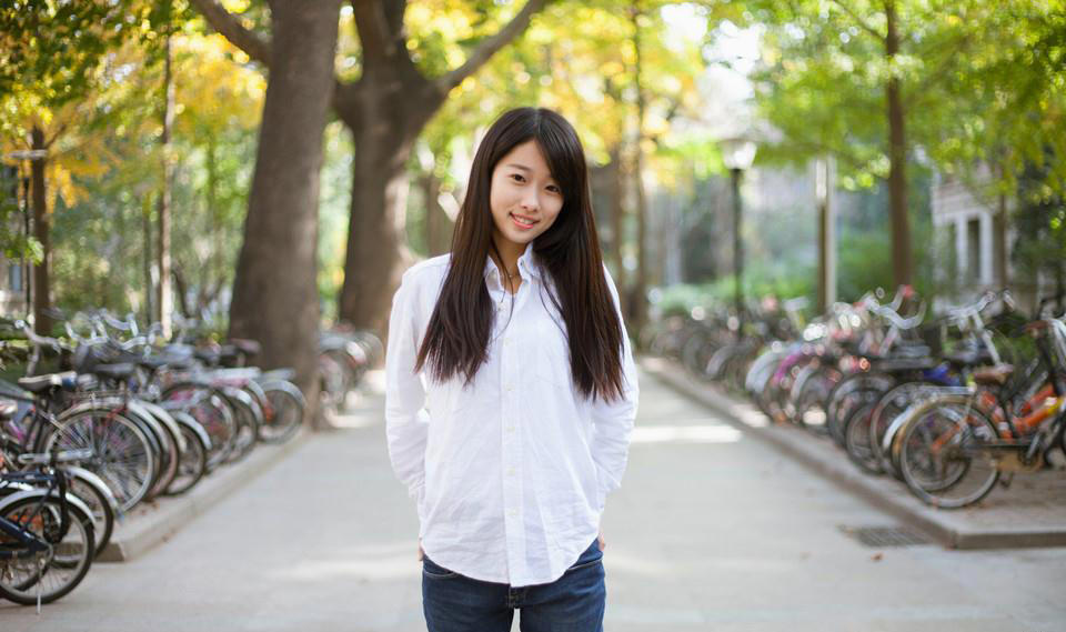 我给女老板送内衣 她直接打开了浴室的门
