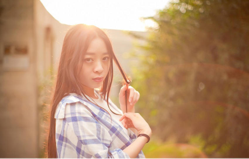 漂亮节目主持人姐姐勾引弟弟进入她身体的性爱故事