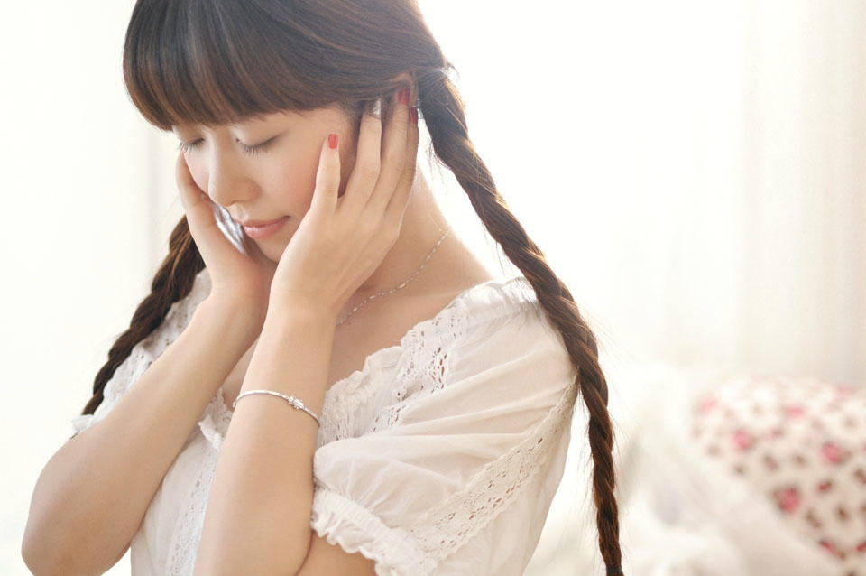 我和闺蜜掉水里老公先救她