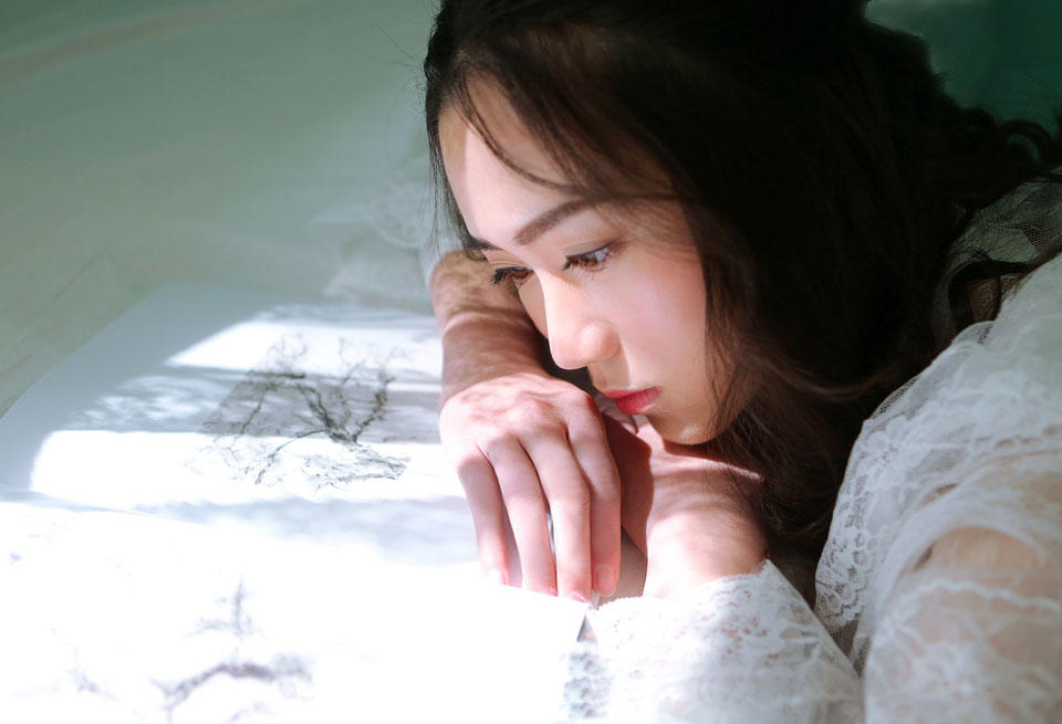 我和他发妻强强联手 整理负心的他