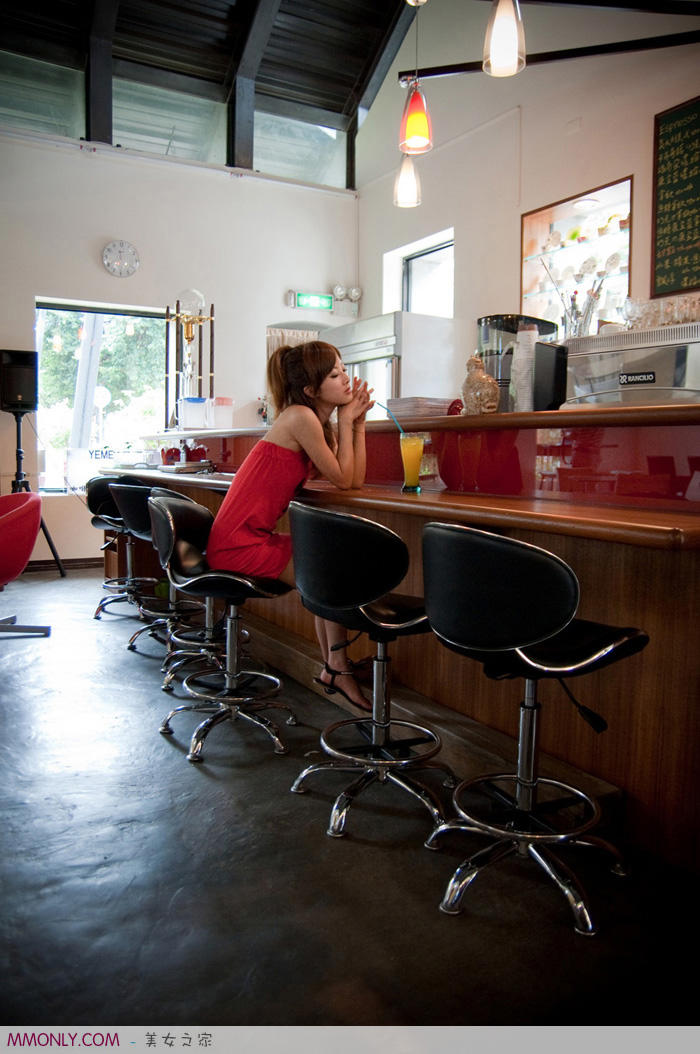 边上楼梯边律动嗯好深 特种奶爸俏老婆