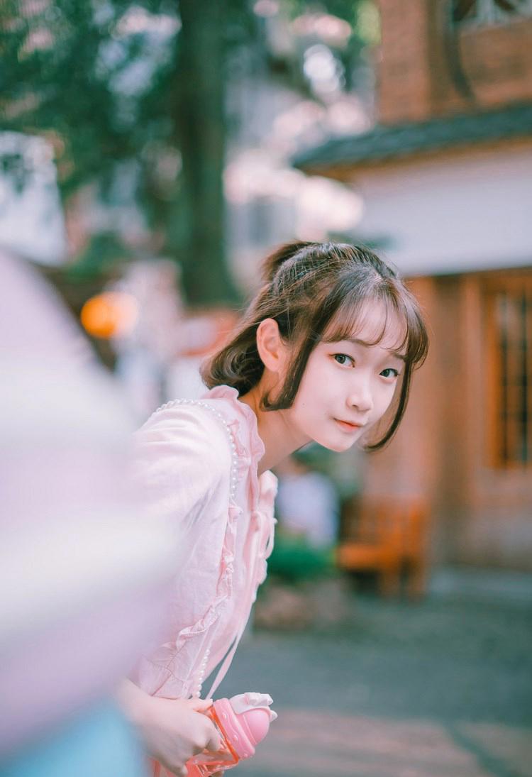 野山沟里的村庄 邻家姐儿岔开腿任由他的铁金刚往里钻