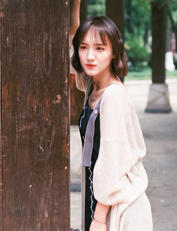 初次去男友家，晚上和婆婆睡，她不停踢我脚，掀被子看我捂住了嘴