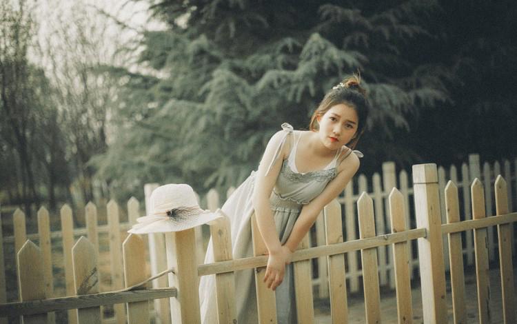 缺陷美人 尹希蓉撒娇的讨饶,可是却没有移动身子分毫(1)