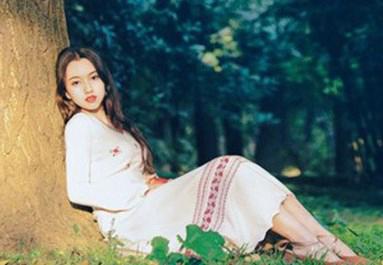 小姑子忍不住扣b12p 家人不在,晚上和小姑