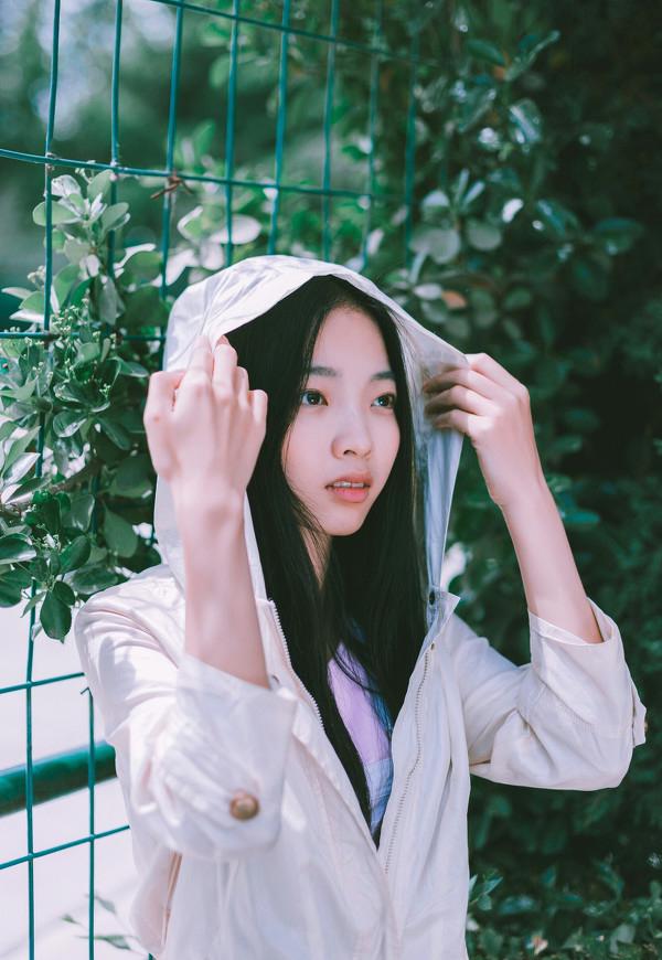 妖艳秘书：和英俊老板谈情说爱我迷失自己