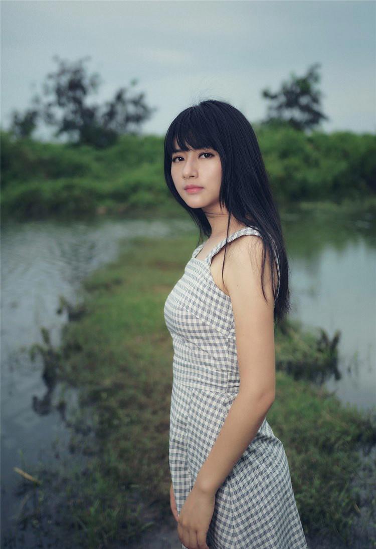 在ktv我被两个男人搭讪 我费了吃奶的劲才逃出来
