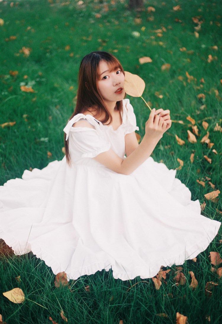 新婚夜两人竟是父女 和护士后妈生活的曰子 花园里的父爱