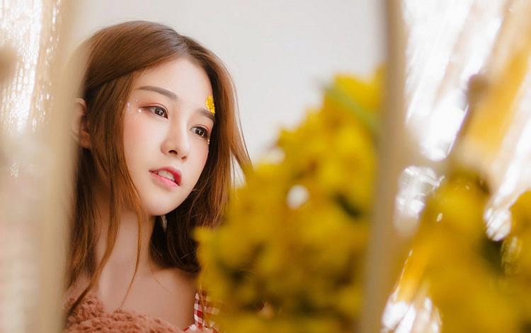 大姐和二姐处都给了我 在车上干大姐二姐