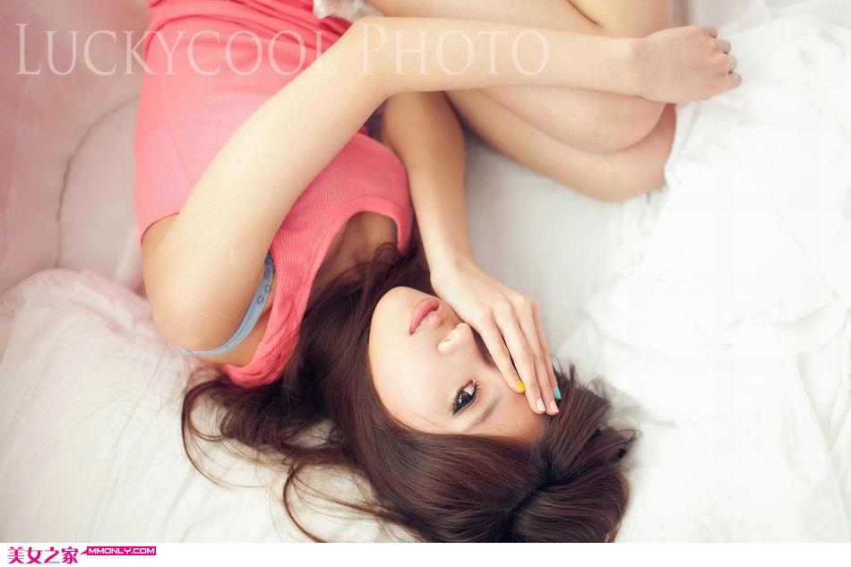 猎杀豪放女 寂寞的他在深夜和我紧紧结合在一起