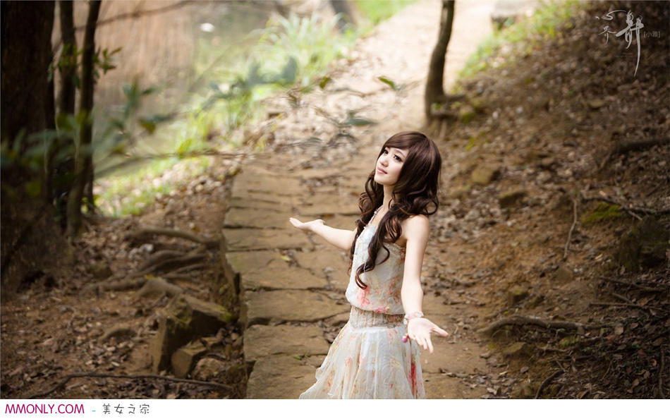 口述:被忠犬推倒后花穴处早已泥泞不堪