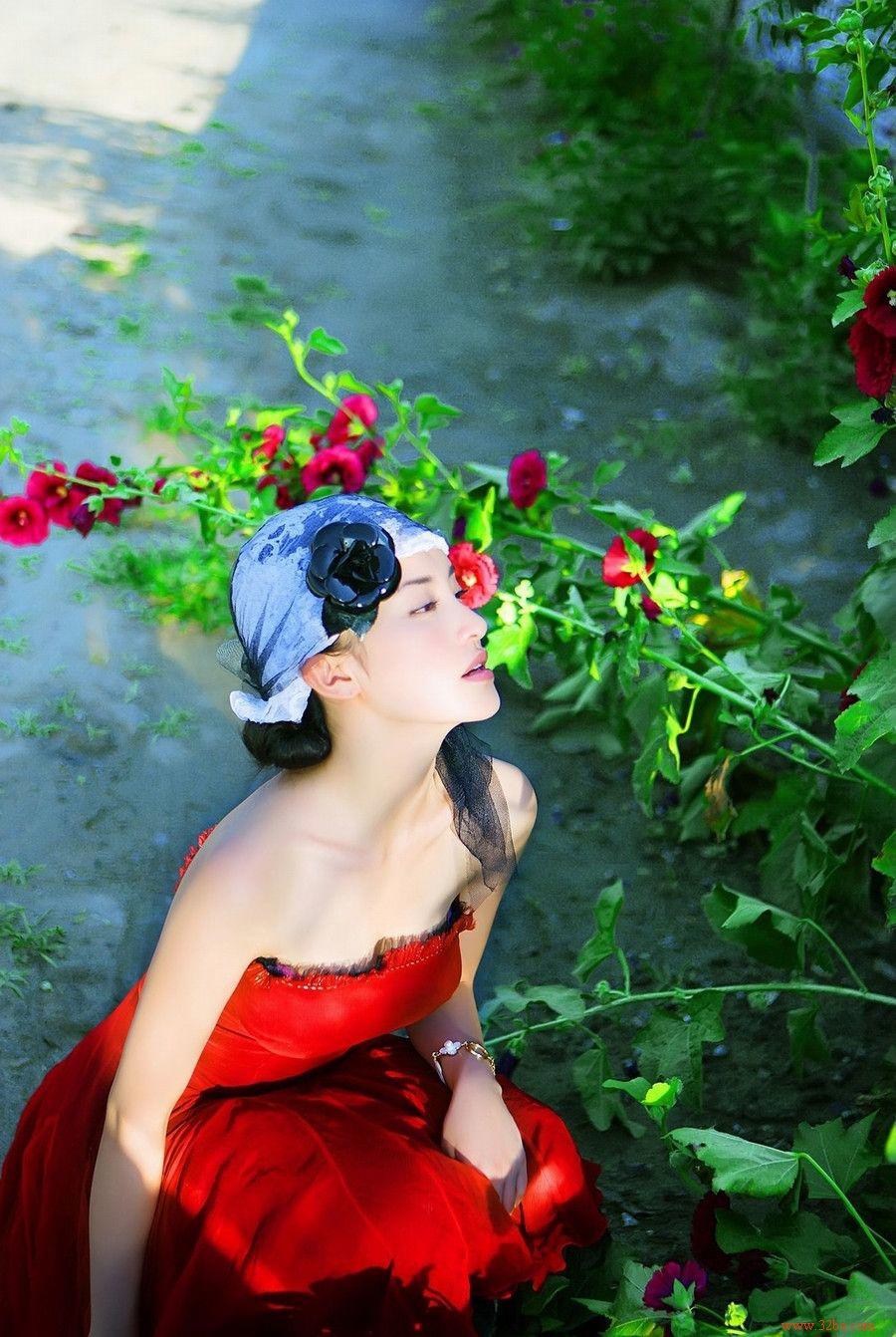 我被农民工大JB插 我被老外日的BB都肿了 看着老婆在KTV被朋友玩