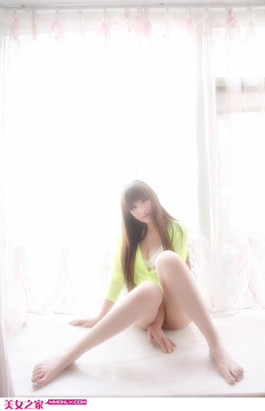 我和女邻居昨夜在幽暗的角落野战了