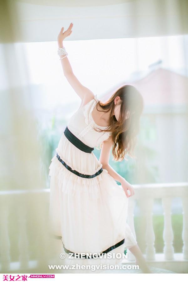 重生弃女当自强 西点店丈夫温柔亲吻着小三的红唇