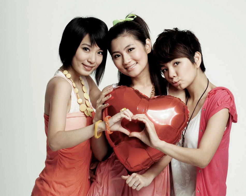 老何和雪梅偷媳01 我给高三mm当家教 穿越之还珠风流插紫薇