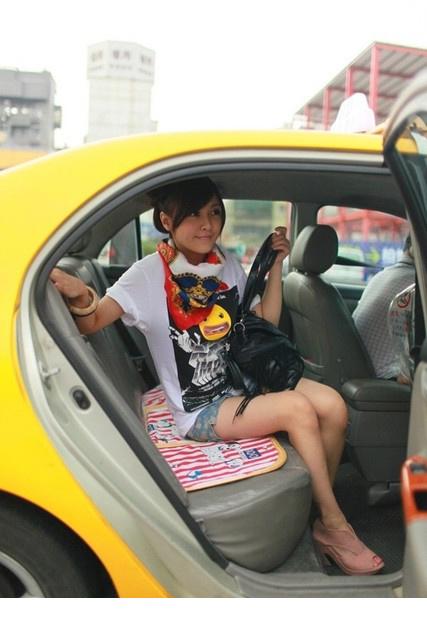 第一次见面他就疯狂追求我  那天在停车场车里要了好多次