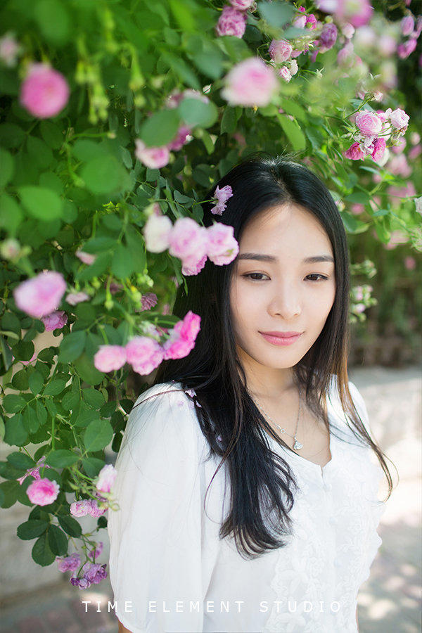 边吸奶边扎下面很爽(匆匆那些年) 秘密花园啊太深了好疼你轻点好