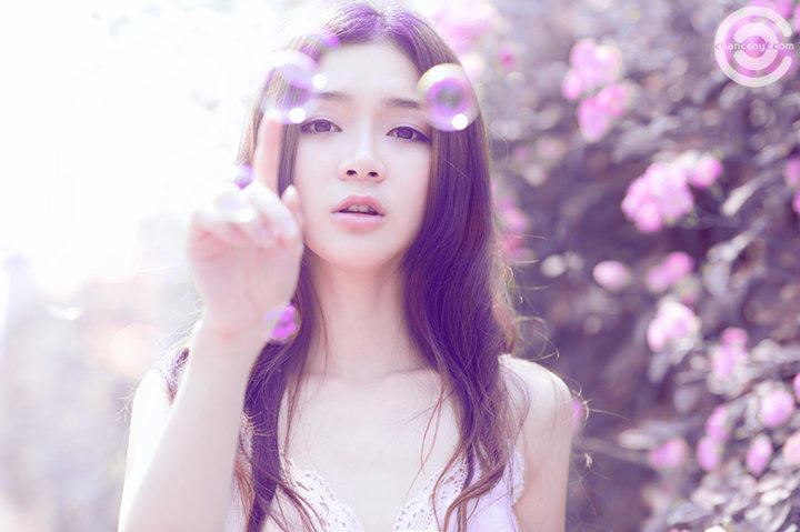 依靠在我身边粤语歌？