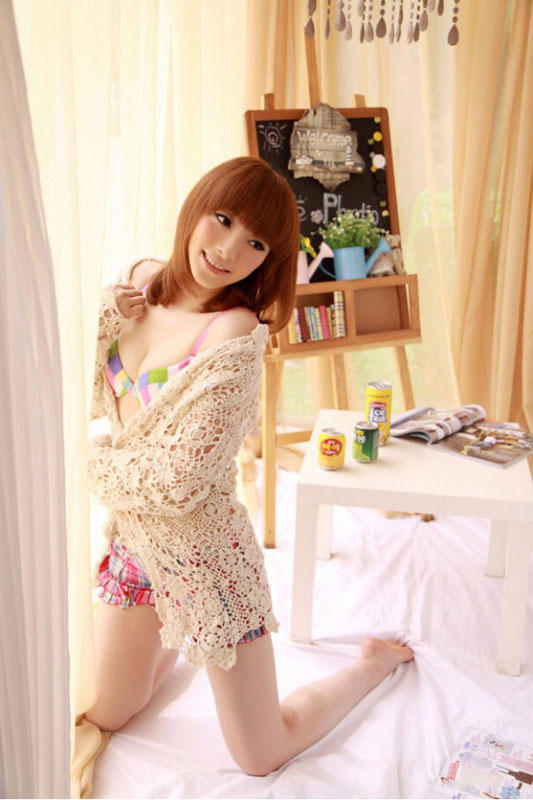 大连90后美女老师走红网络 性感美照曝光